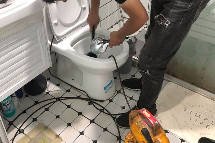 扎鲁特疏通下水道