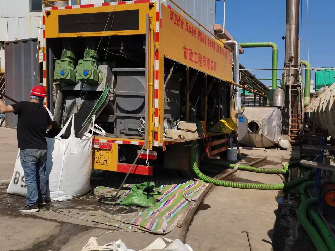 扎鲁特淤泥压干处理